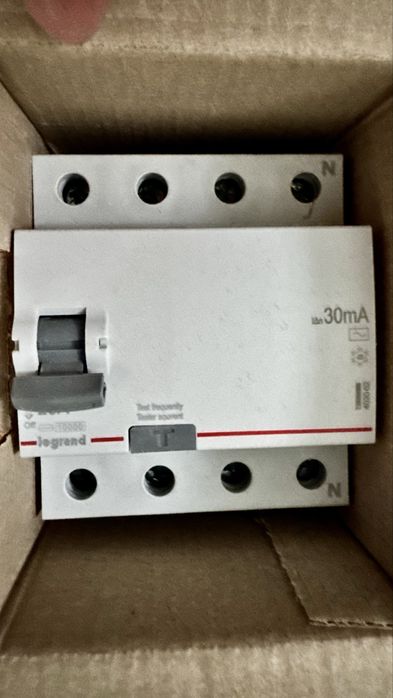 Rezerwacja Bezpiecznik roznicowo pradowy legrand RX 4P 25A