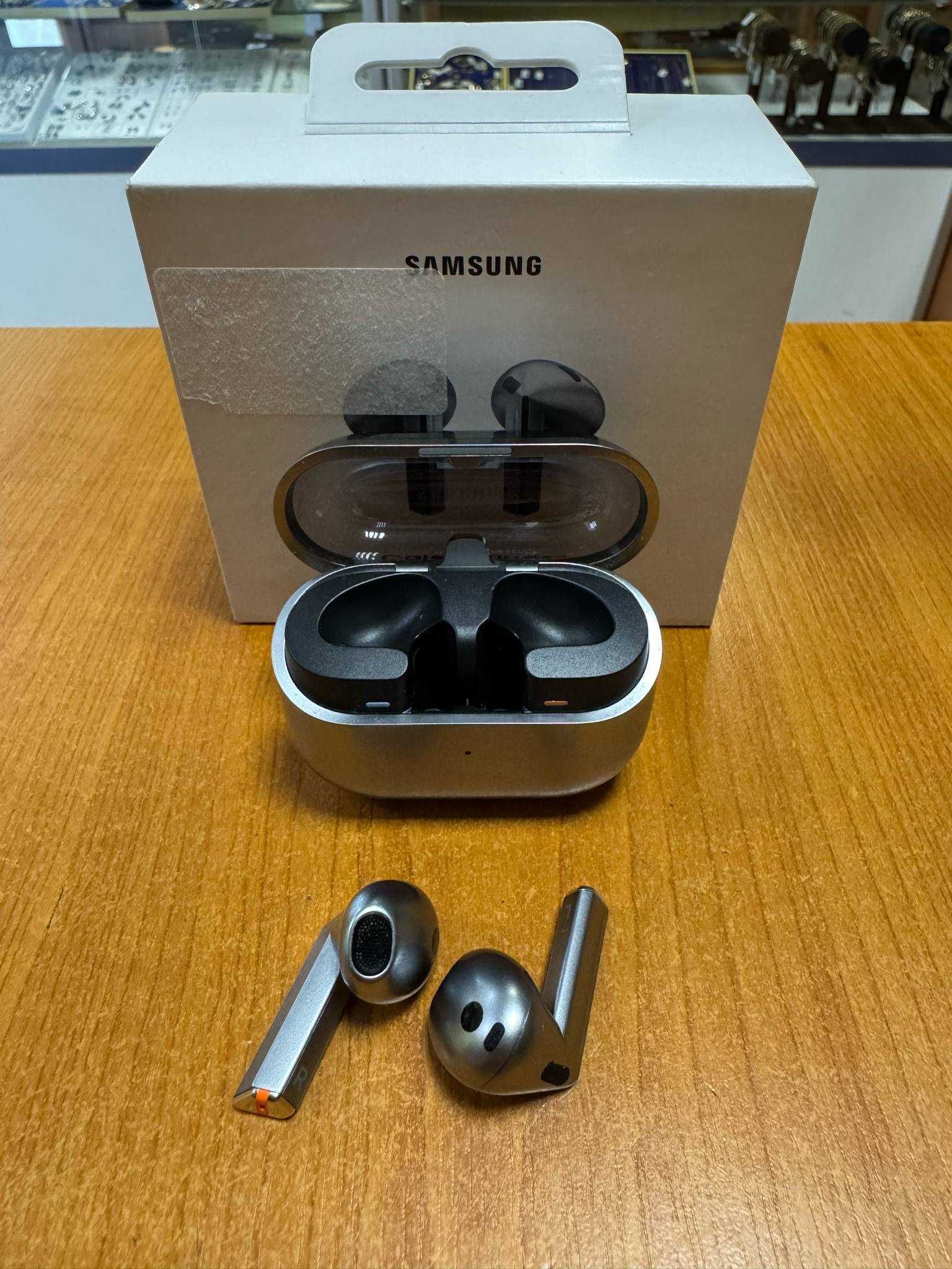Słuchawki bezprzewodowe douszne Samsung Galaxy Buds3 Bluetooth srebrne