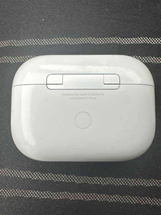 Продам кейс до airpods