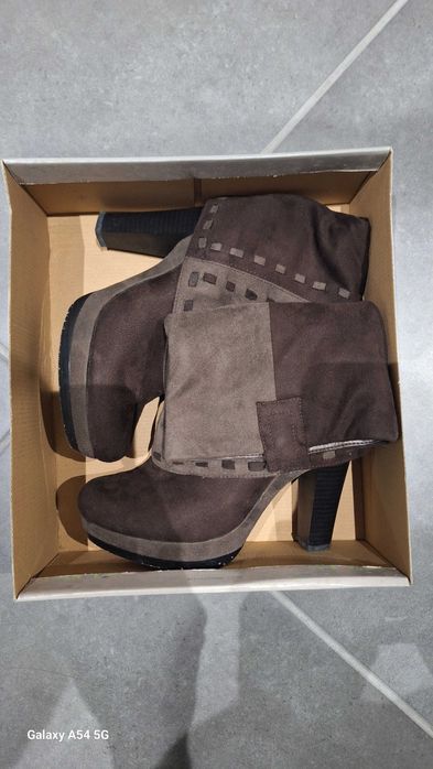 Botas Parfois de senhora novas