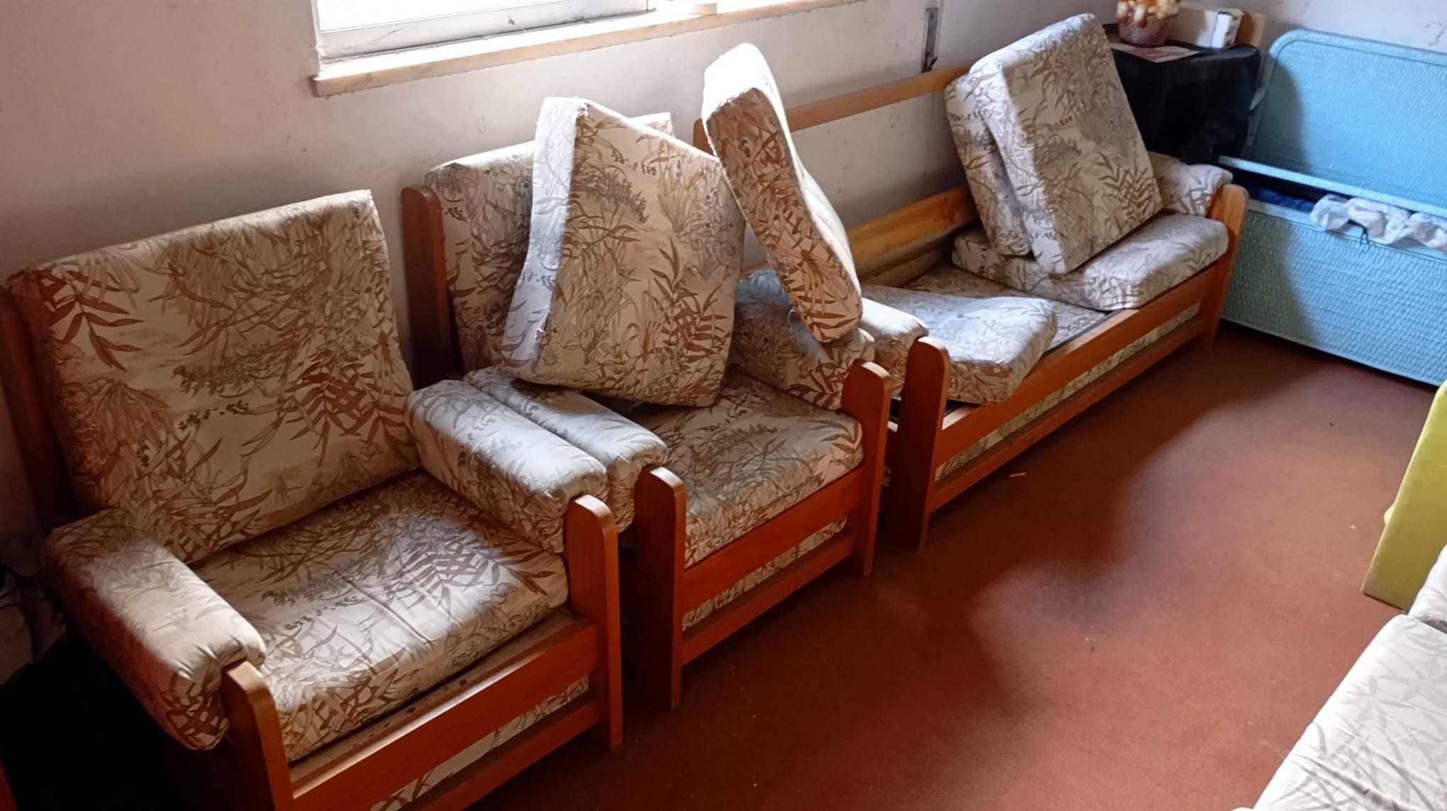 Sofas usados para a sala de estar