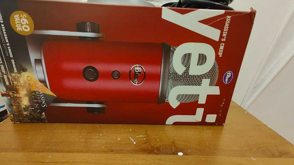 Микрофон Blue Yeti  Microphones red