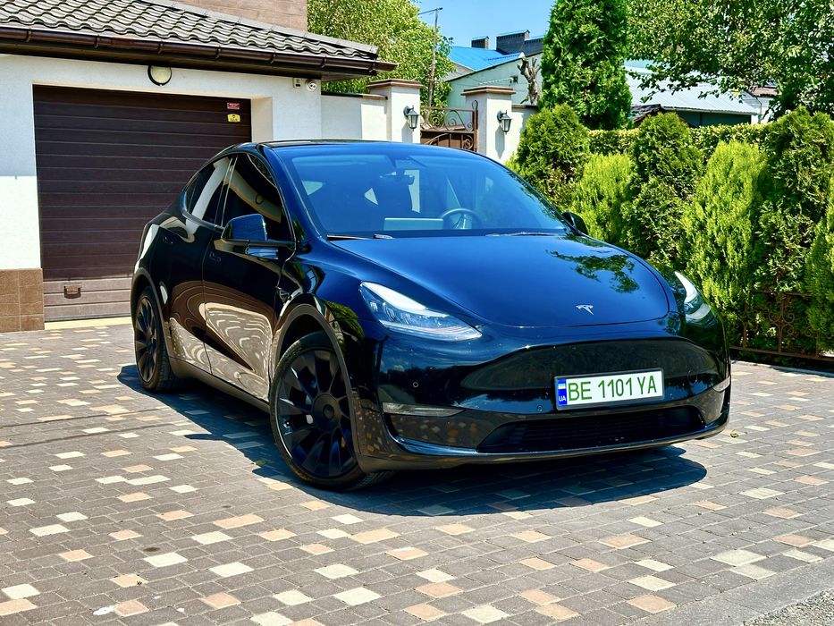 Tesla model Y 82kWt dual motor long range