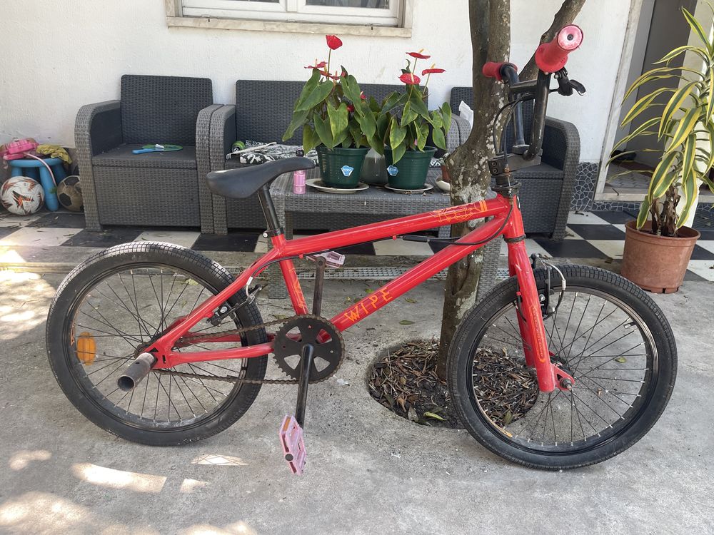 Bicicleta bmx vermelha