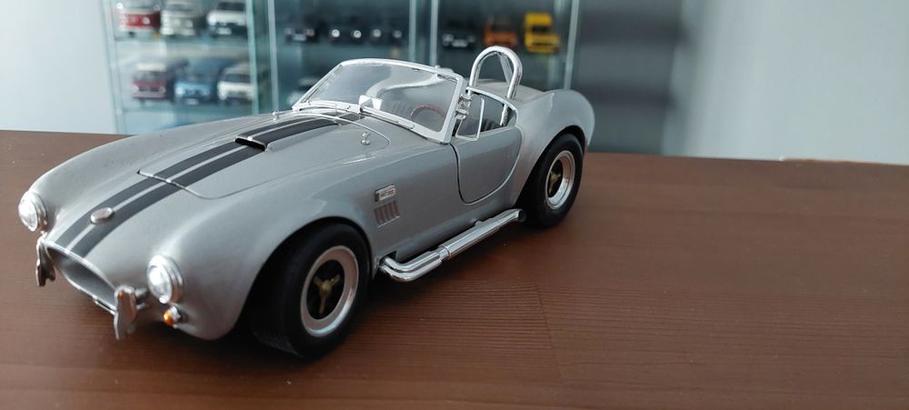 Model 1:18 Shelby Cobra