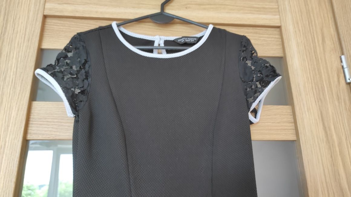 Czarna sukienka z koronką M Dorothy Perkins
