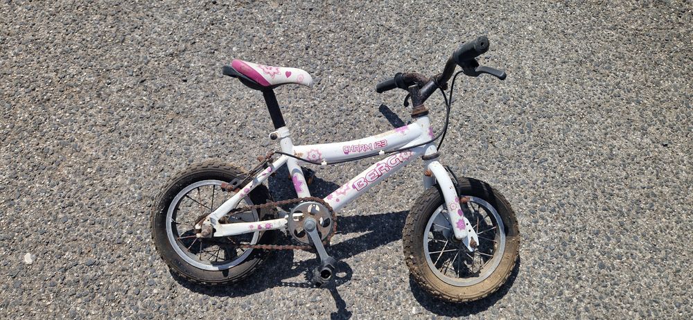 Várias bicicletas de criança / adolescente