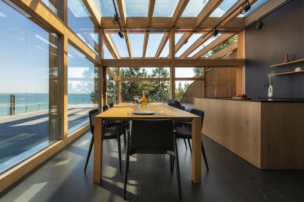 Дом-бункер Джеймса Бонда от KAGER на Киевском море за btc. Свой пляж!