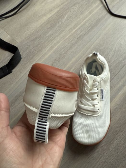 Кросівки жіночі нові 36 розмір 23,5 см