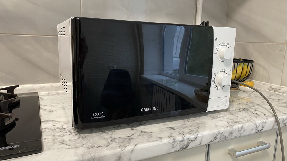 Мікрохвильовка Samsung ME81KRW