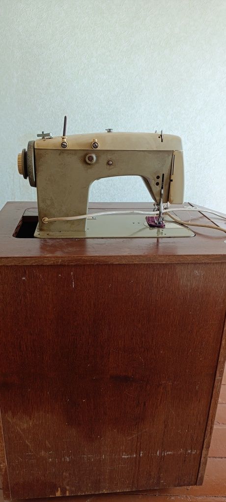 Продам швейную машинку textima veritas в рабочем состоянии.