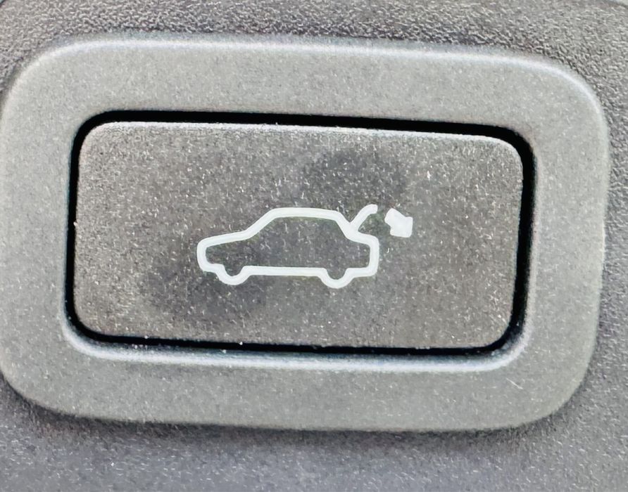 Продам Range Rover Evogue 2018 рік 2.0 D 4x4 в ідеальному стані!