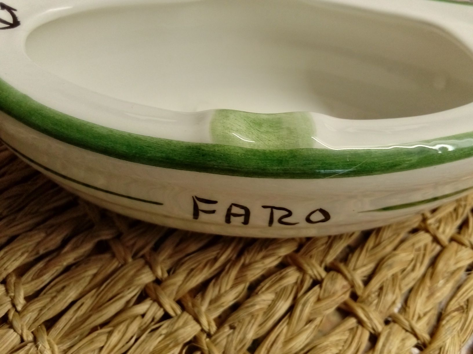 Cinzeiro com forma de barco