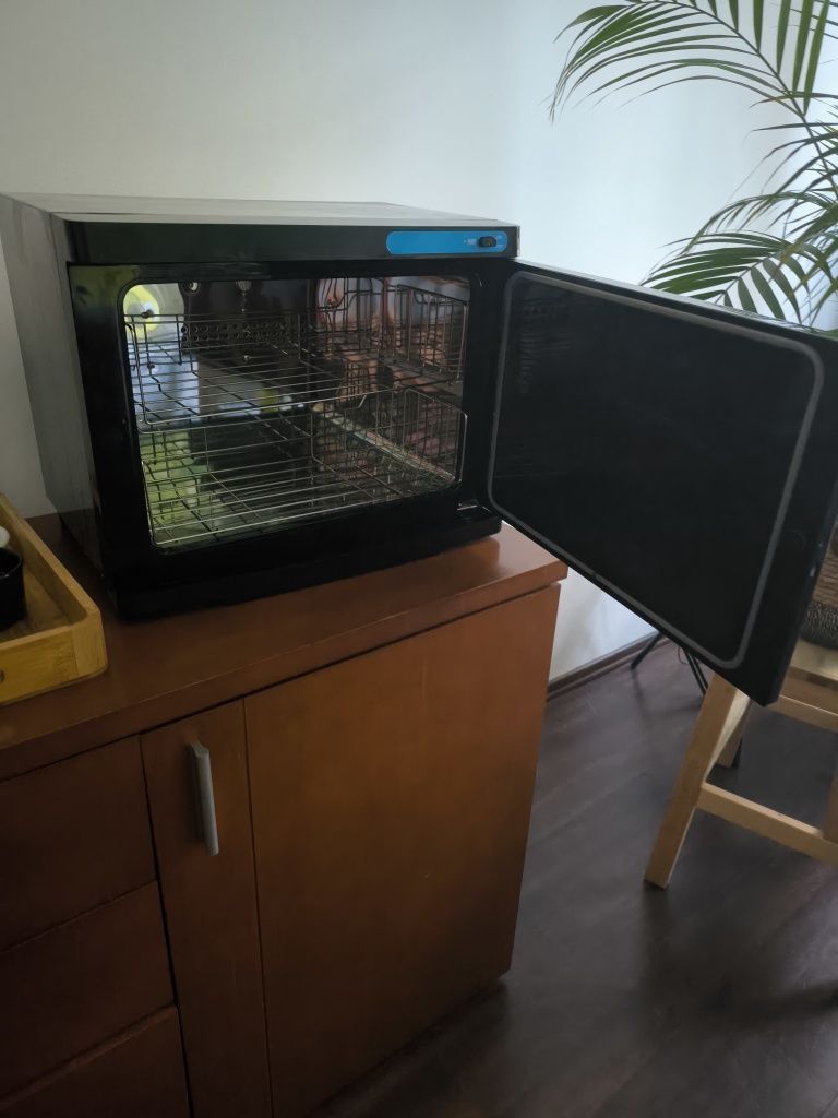 Podgrzewacz do ręcznikow ze sterylizatorem UV-C 23 L czarny