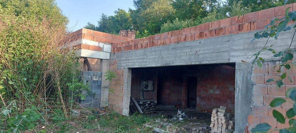 Dom jednorodzinny w budowie w Chudowie