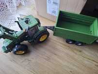 Bruder Traktor John Deere z turem i przyczepą