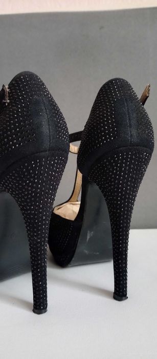 Туфлі на каблуку/блискучі чорні каміньчики