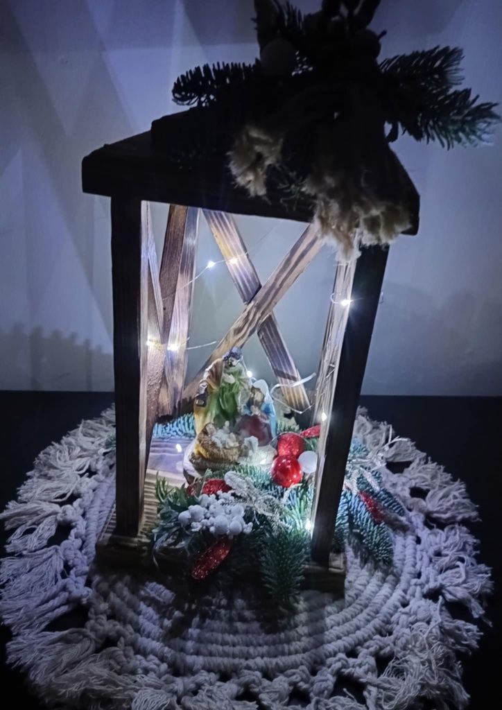 Szopka lampion, dekoracja swiateczna z oświetleniem