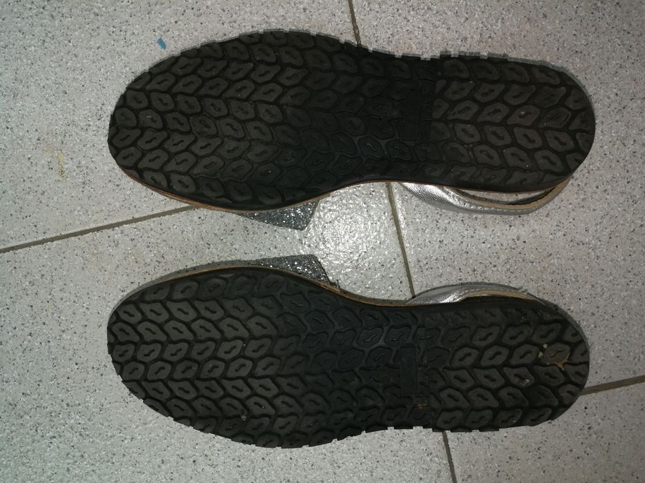 Sandália rasa prateada 38