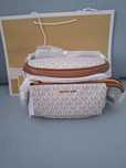 Nerka Michael Kors Slater vanilla medium monogram.