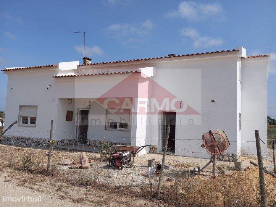 Arrenda-se Moradia T3 na Atalaia.(Disponível em Setembro).