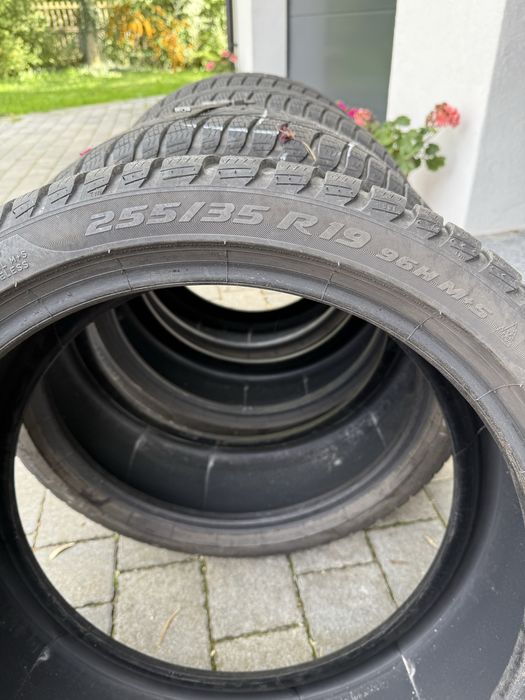Opony zimowe Pirelli Sottozero 3 255/35/19   225/40/19