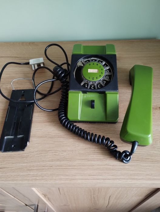 zdjęciu Tlefon stacjonarny Telkom RWT Bratek A-271.