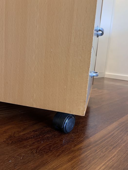 Armário com gavetas e rodas para escritório