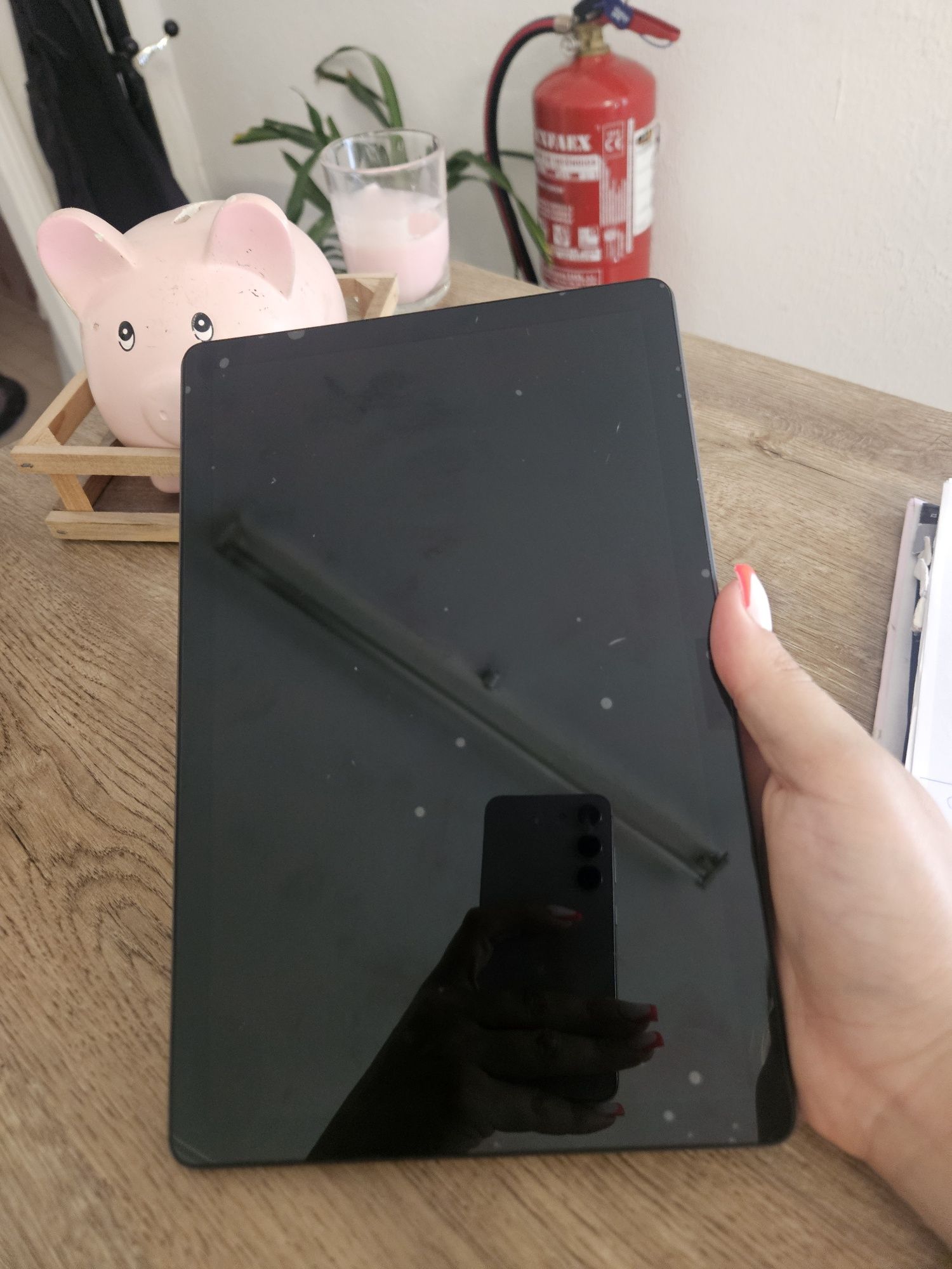 Vendo tablet lenovo, com capa incluída