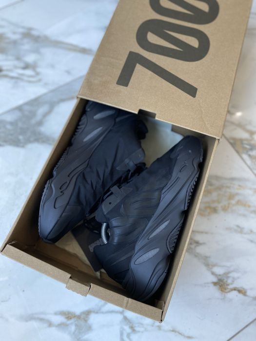 Yeezy boost 700 us10 MNVN black 350 500 оригинал tnf изи буст 44