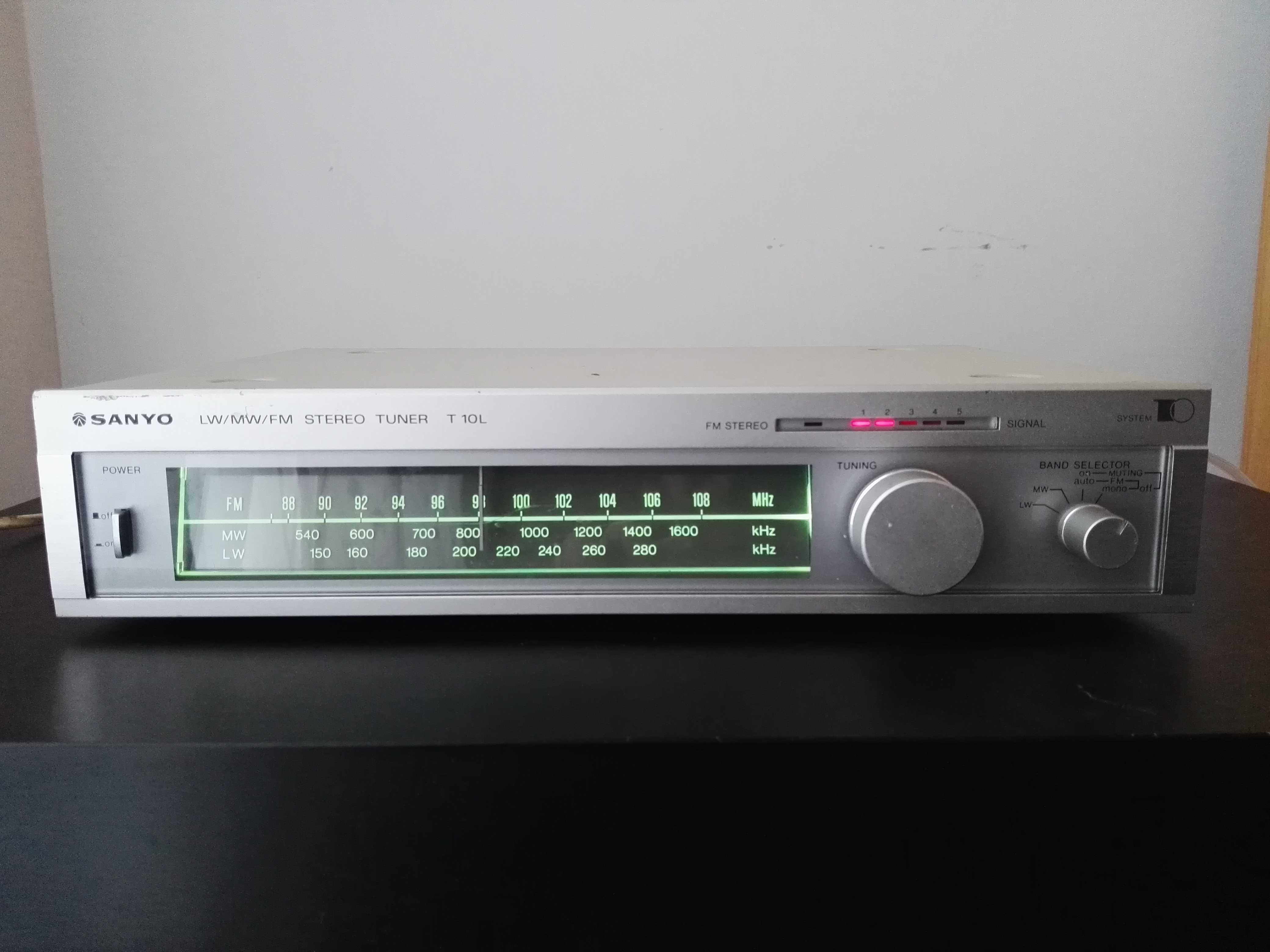 SANYO T10L tuner radiowy analogowa skala midi radio AM/FM/LW