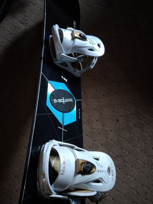 Deska snowboardowa B-SIGQAR o długości 145 cm