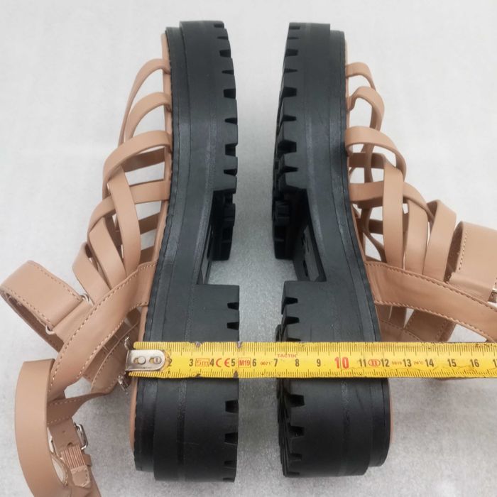 Новые женские босоножки-римлянки на высокой подошве  .