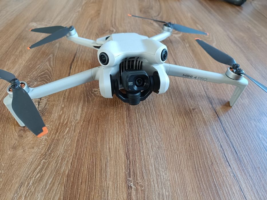 Dron DJI Mini 4 Pro Fly More Combo RC2 z DJI care!