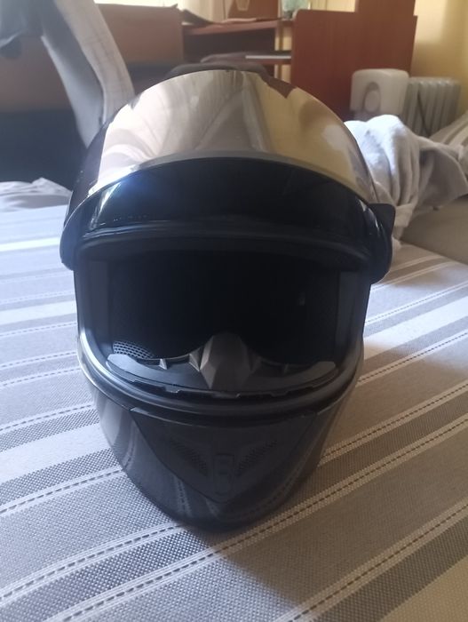 Мотошолом новий.