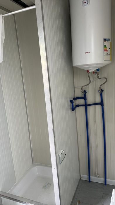 Contentor com sanita e duche