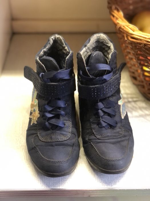 Безкошт. Актуально. Жіноче взуття