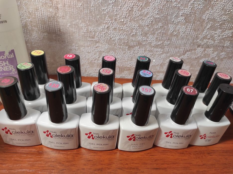 Розпродаж матеріалів для манікюру