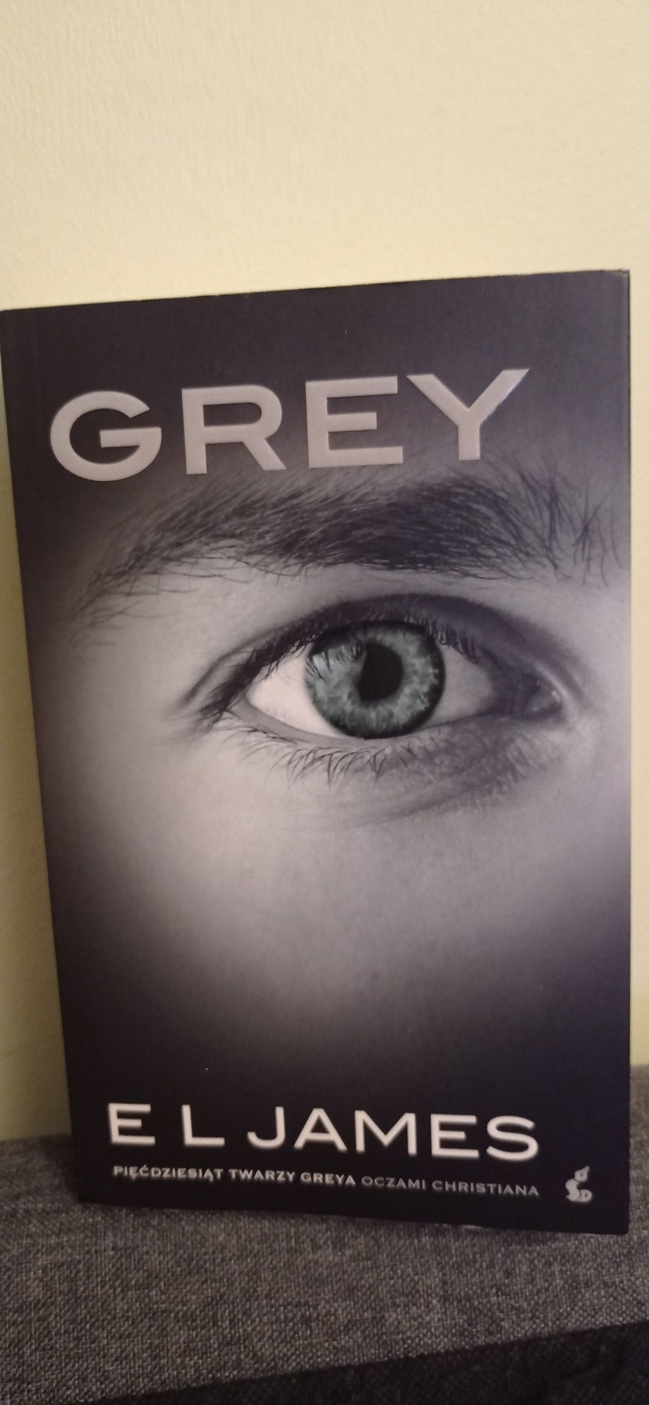 GRAY gray El James