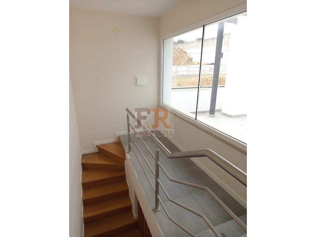 Apartamento T2 novo prédio com elevador , garagem box e Terraço Ses...