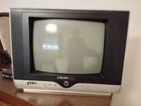 TV antiga a funcionar bem