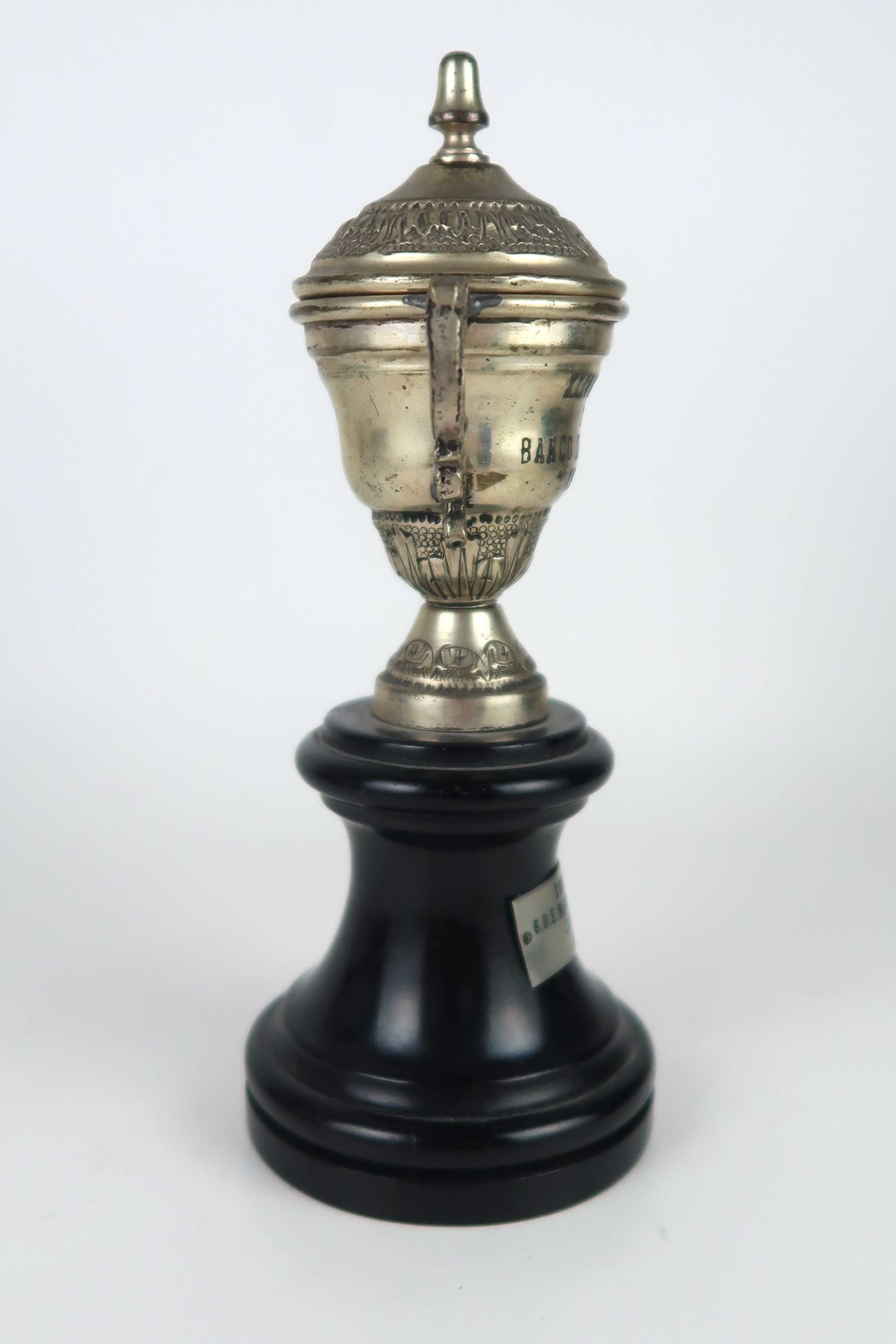 Estado Novo - taça pequena XVIII aniv. Banco Angola 1964