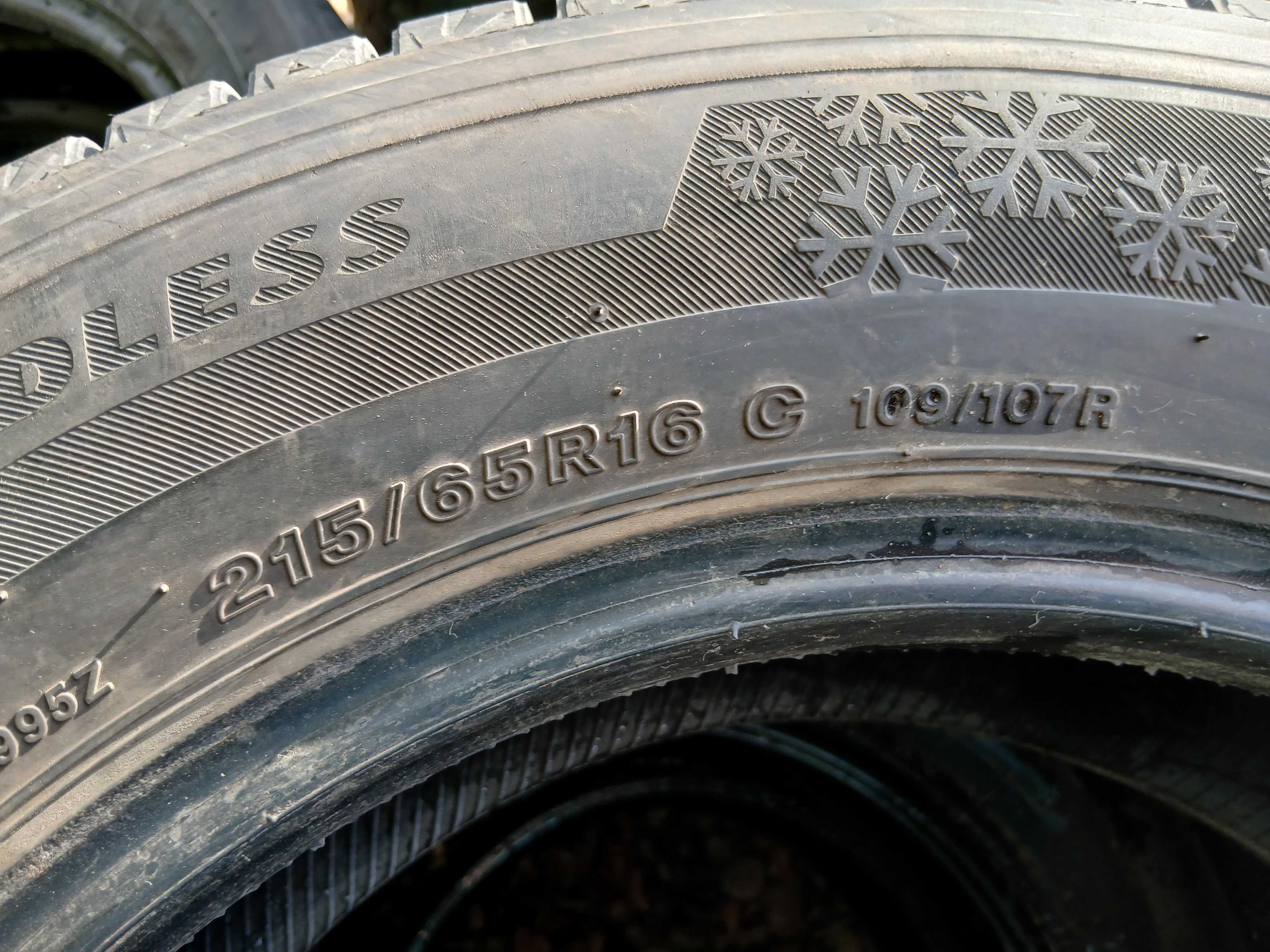 Opona używana 215/65R16C Bridgestone Blizzak W995 1szt.