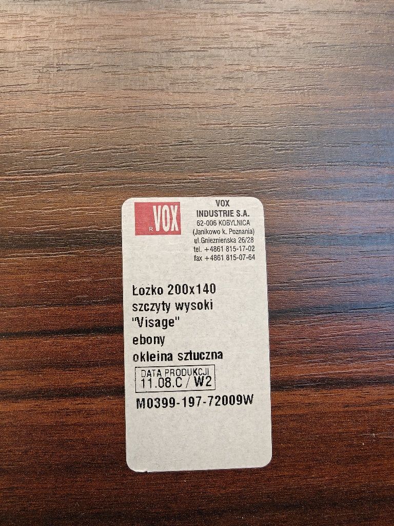 Łóżko sypialniane 140x200 + toaletka firmy VOX