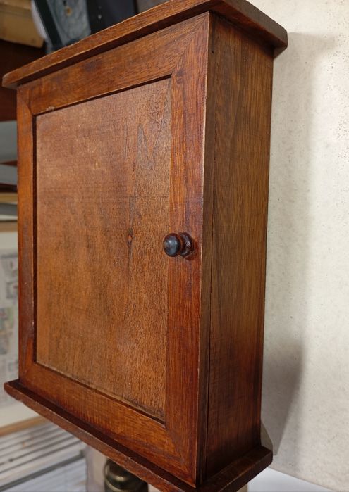 Móvel chaveiro de parede em madeira