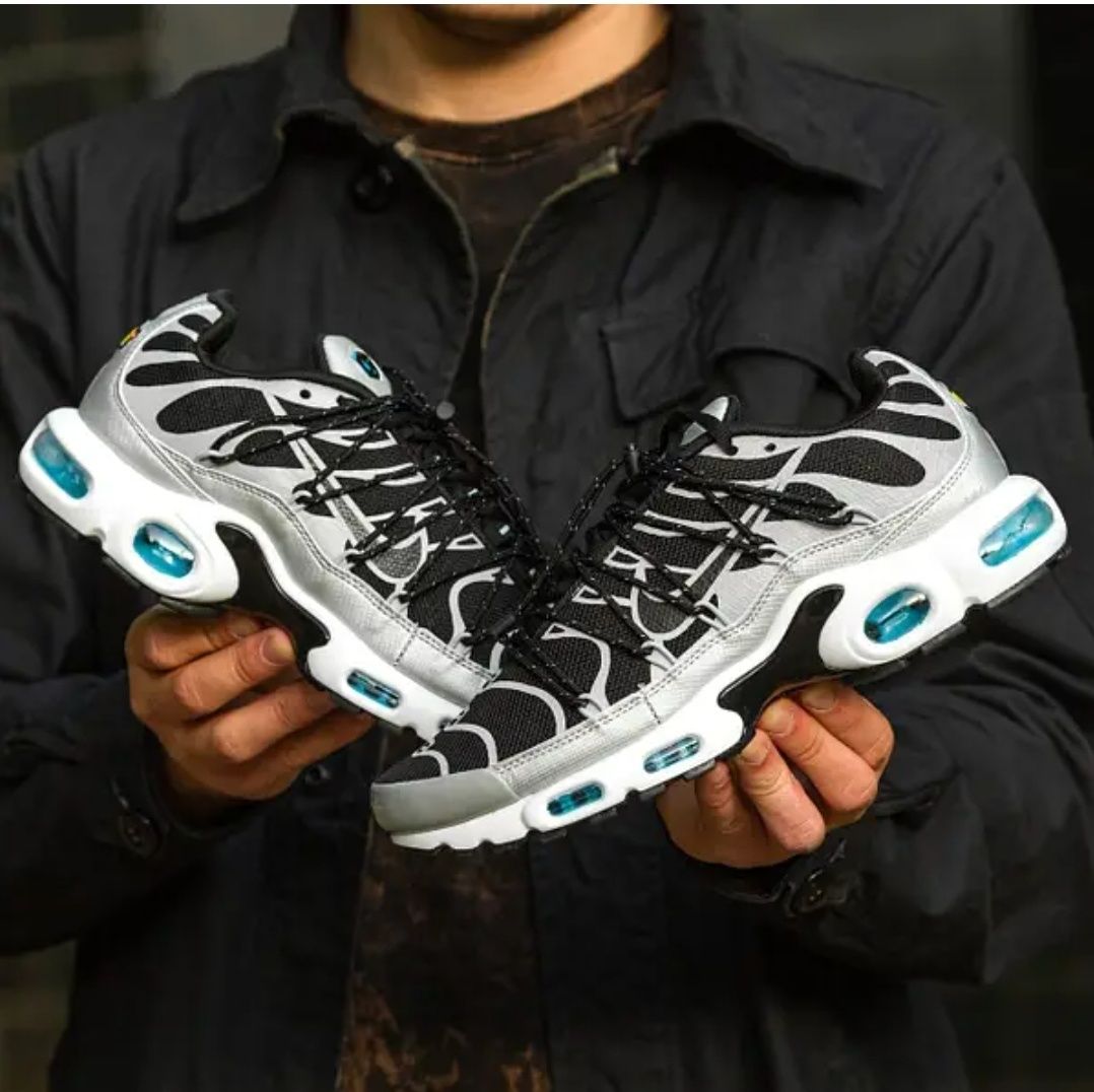 Nike TN Plus Lace Toggle Black Grey 40-46 яскраві стильні кросівки топ