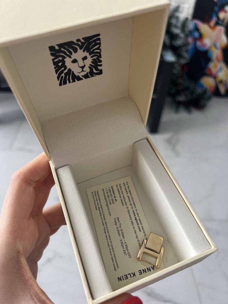 Продам часы anne klein с брилиантом оригинал новые