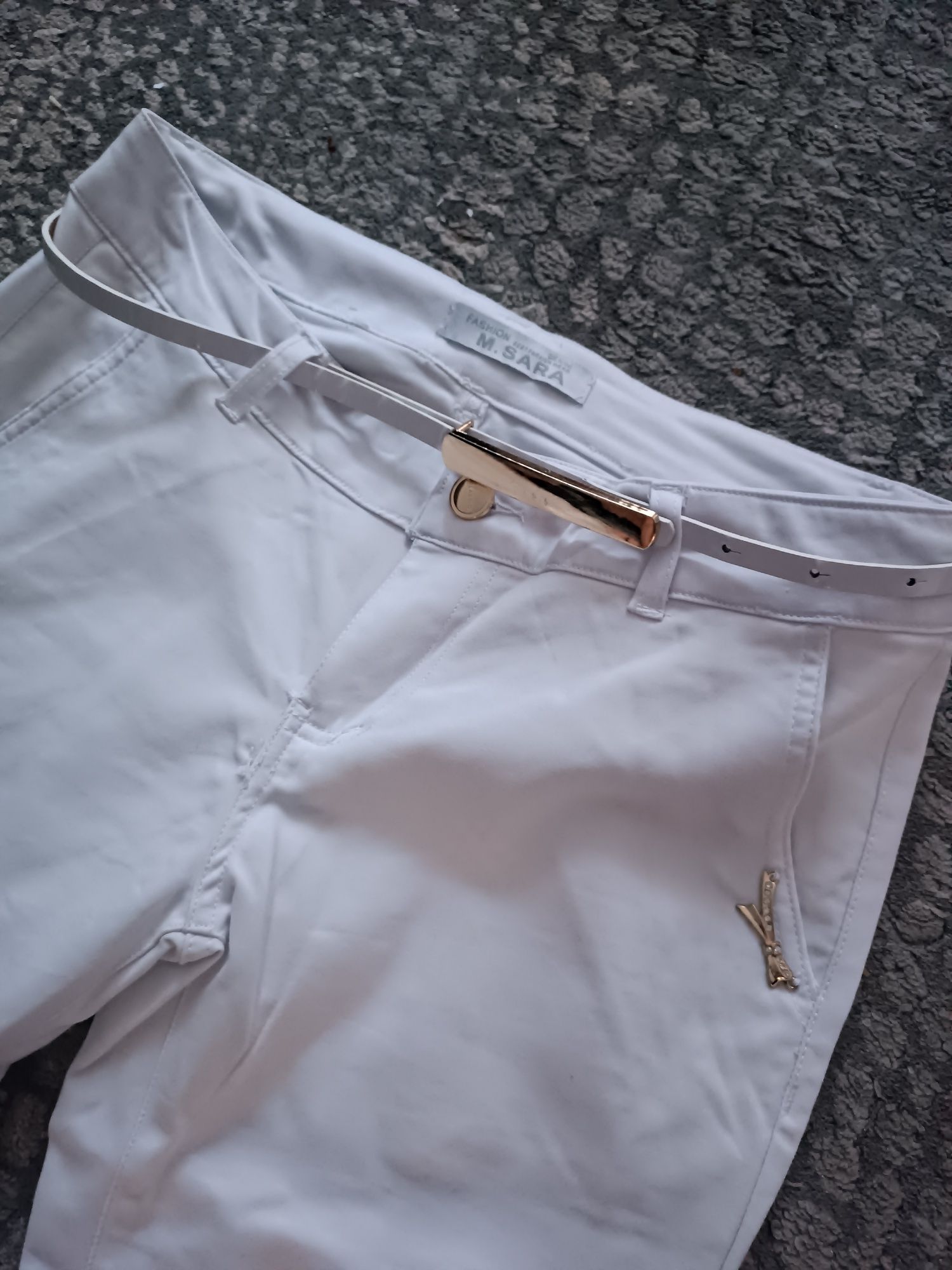 Białe eleganckie spodnie M