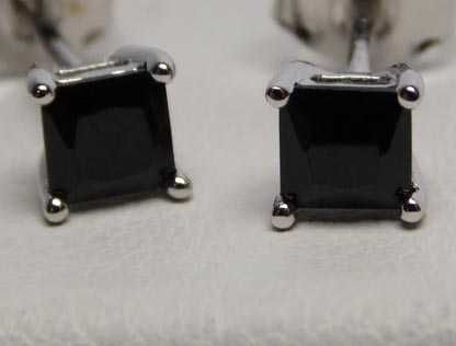 Delikatne srebrne kolczyki kwadratowe czarne cyrkonie sztyfty