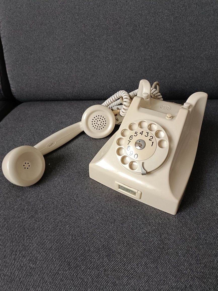 Telefon z bakelitu Ericsson 61 rok